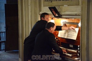 Organist Holger Schella gemeinsam mit Kantor Mark Zocher am Jubilar