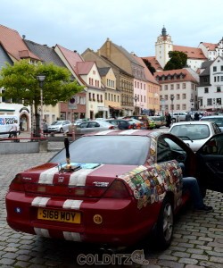 Die verrückten Brummis am Fuße des Schlosses