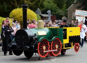 Die alte Lok im Festumzug 2015