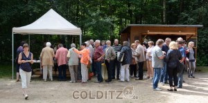 Schlange stehen kennen wir noch aus DDR-Zeiten