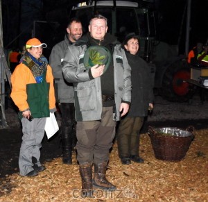 Andreas Padberg Ltr. Sachsenforst-Bezirk Leipzig und die beiden RF Barbara Kotschmar und Falkhard Dau nehmen den weidmännischen Abschluss vor