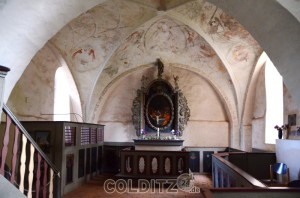 Der Altarraum der Mellenthiner Kirche 
