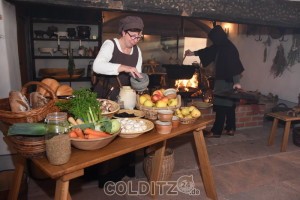 Eine gute Hausfrau zeichnet sich aus, das beste Essen aus den vorhandenen Zutaten zu machen 