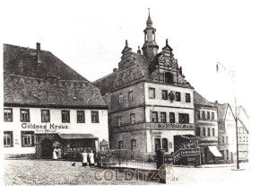 Postkarte mit Rathaus und "Zum Goldenen Kreuz" 