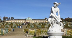 Schloss mit den Weinbergterrassen