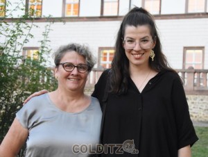 Ulrike Kirchberg (li) und die Dirigentin und Leiterin des JJO Sachsens, Theresia Philipp
