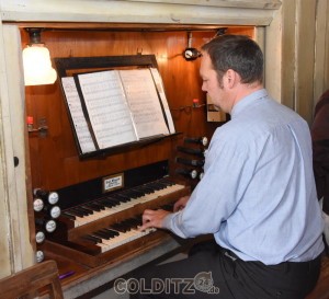 Mark Zocher an der Orgel