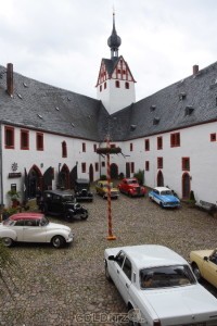 Eine Reihe Oldies durften auf den Innenhof der Rochsburg 