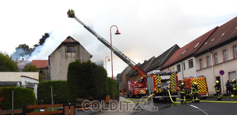 Brandbekämpfung mittels Drehleiter