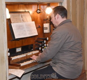 An der Orgel - Kantor Mark Zocher