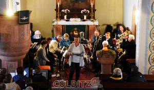 Rosemarie Engelmann gibt die aktuellen Nachrichten bekannt