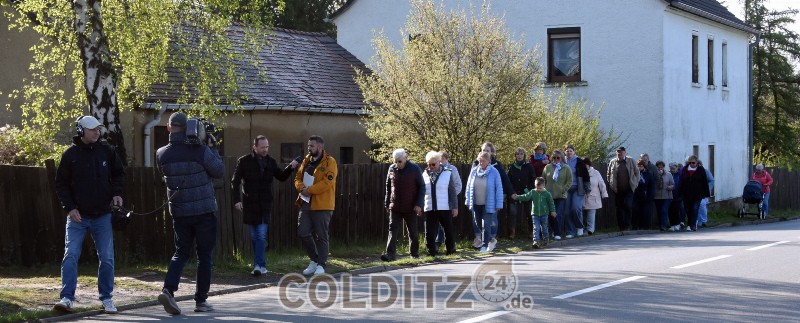 Lauft schön vorsichtig hintereinander; ja nicht nebeneinander!!!