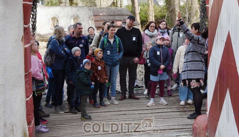 Willkommen auf der Rochsburg; der Osterhase wartet schon auf euch