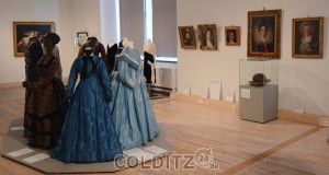 Kleider und Gemälde aus fünf Jahrhunderten