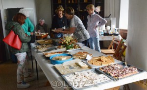 leckerer Kuchen und ein Tässchen Kaffee