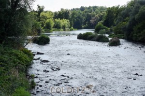 Die Zwickauer Mulde mit Wehr am 07. 08. 2026