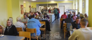 Gemütlichkeit bei Kaffee und Kuchen in der Jugendherberge